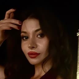  Nursena Şimşek
